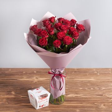 19 красных роз + Raffaello 150г. 19 красных роз + Raffaello 150г.