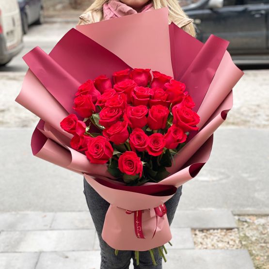 25 красных голландских роз