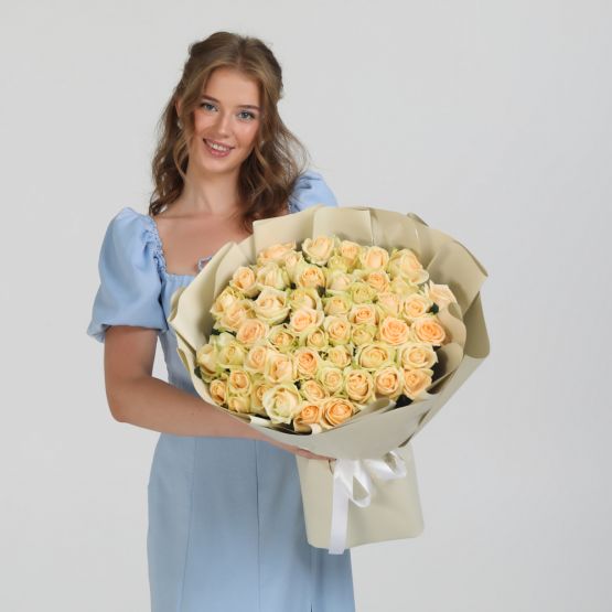 51 роза Пич Аваланч 60 см
