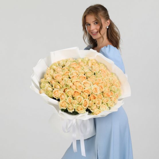 101 роза Пич Аваланч 60 см